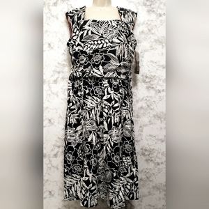Signature by Robbie Bee Women's Size 16 Black White Floral Square Neck Dress NWT